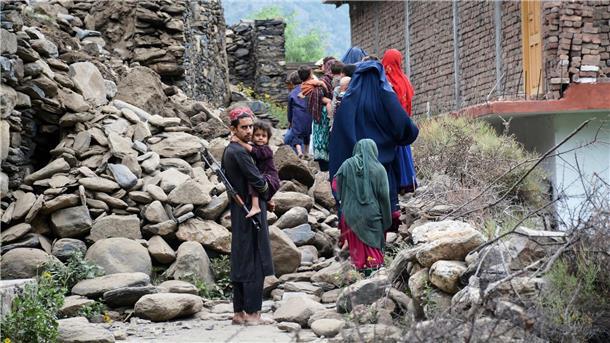 Mehr als tausend Tote bei Erdbeben in Afghanistan Der Weltgesundheitsorganisation zufolge sind 12.000 Menschen von dem Erdbeben betroffen.