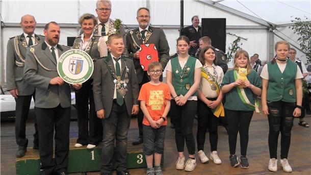 Der Wilstedter Schützenverein freut sich über ein komplettes Königshaus. 