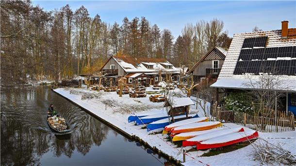 Winterwetter bremst Verkehr in Teilen Deutschlands aus Der winterliche Spreewald in Leipe.
