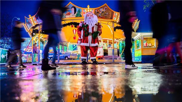 Start der Weihnachtsmarktsaison: Früh, früher, Duisburg Der „Winterzauber“ in Berlin-Lichtenberg ist nach Veranstalterangaben der erste Weihnachtsmarkt in Deutschland, der in diesem Jahr eröffnet wird.