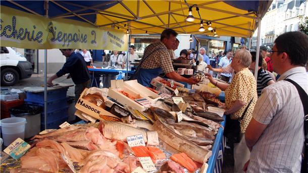 Der Wochenmarkt in Dieppe ist in Frankreich berühmt. Ein Besuch durfte im Programm der Stadlander Reisegruppe nicht fehlen.