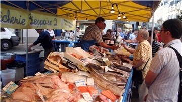Der Wochenmarkt in Dieppe ist in Frankreich berühmt. Ein Besuch durfte im Programm der Stadlander Reisegruppe nicht fehlen.