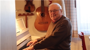Der wohl dienstälteste nebenamtliche Kirchenmusiker der Landeskirche Hannover hört auf: Hans-Werner Behrens tritt nach 65 Jahren an der Orgel ab.