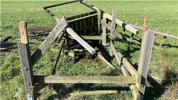 Der zerstörte Hochsitz in der Gemarkung Eversen.