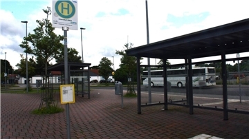 Der ZOB am Schulzentrum in Otterndorf. Hier haben Jugendliche und junge Erwachsene die ausländerfeindlichen Gesänge angestimmt.