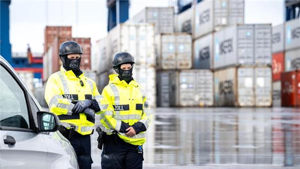 Drogenroute nach Bremerhaven: SPD will Schmugglern das Handwerk legen  Der Zoll kontrolliert Container im Hafen - der Freihafen ist im Visier der internationalen Kriminalität
