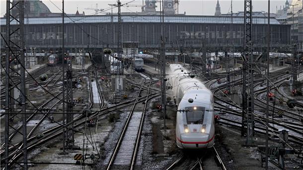 Der Zugverkehr von und zum Hauptbahnhof in München wurde zunächst eingestellt.