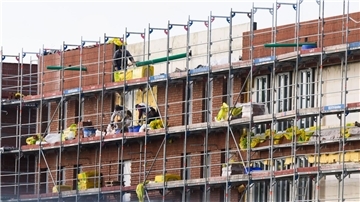 Fast ein Zehntel weniger Aufträge am Bau in Deutschland Der Abwärtstrend in der Baubranche hatte bereits im zweiten Quartal 2022 unter anderem wegen hoher Baupreise und steigender Finanzierungskosten eingesetzt.