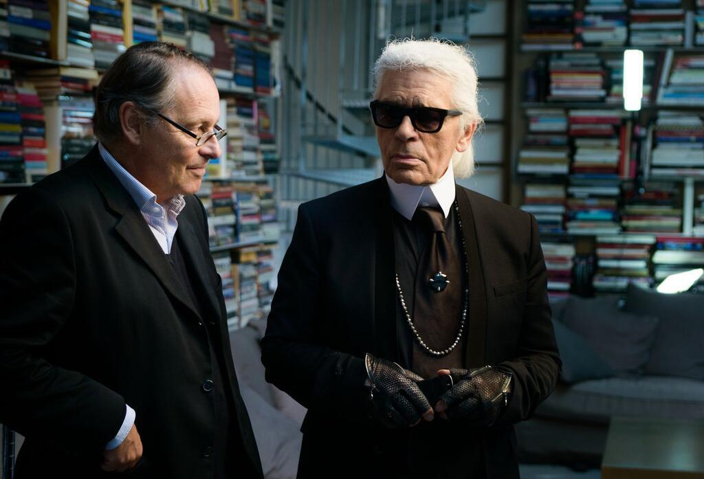 Designer Karl Lagerfeld im Gespräch mit dem Filmemacher Gero von Boehm (links).