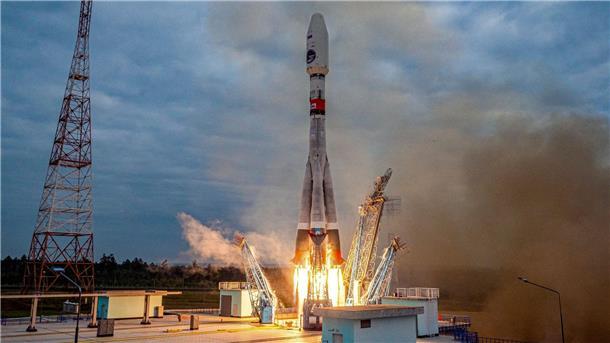 Moskau meldet „außerplanmäßige Situation“ bei Mondsonde  Destination Mond: Die Sojus-2.1b-Rakete mit der automatischen Mondlandestation „Luna-25“ startet vom Weltraumbahnhof Wostotschny im Fernen Osten Russlands ab.