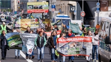 Deutsche Weidetierhalter protestieren gegen den Umgang mit Wölfen in der Viehwirtschaft in Deutschland.
