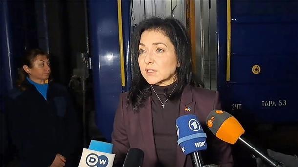 Wirtschaftsministerin Reiche in der Ukraine eingetroffen Deutschland werde der Ukraine helfen, durch den Winter zu kommen, kündigte Bundeswirtschaftsministerin Katherina Reiche (CDU) bei einem Besuch in Kiew an.