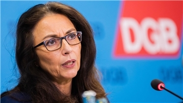 DGB-Chefin Yasmin Fahimi sorgt sich um die Industrie.