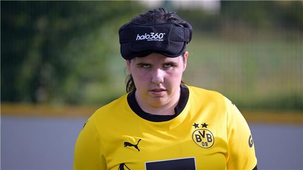 Die 19-jährige Alisa Rudi spielt in der Blindenfußball-Bundesliga für Borussia Dortmund. Für sie ist der Sport ein Ausgleich zum stressigen Alltag.