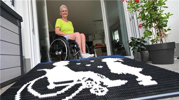„Lego-Oma“ weiß Rat bei Hindernissen Die 66-Jährige Rita Ebel aus Hanaus baut ehrenamtlich Rampen für Rollstuhl- und Rollatornutzer aus handelsüblichen Legosteinen.