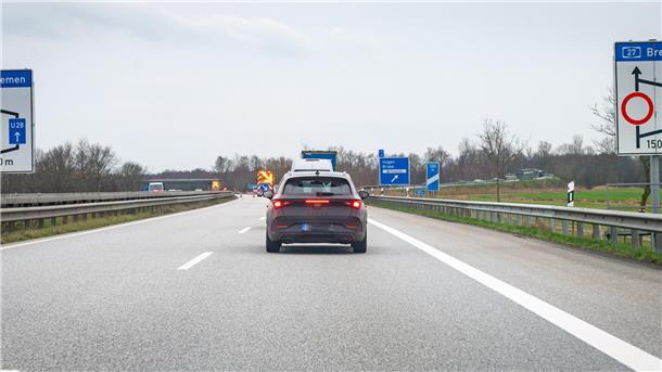 Die A 27 zwischen Uthlede und Hagen wurde ca. 1,5 km vor der Abfahrt Hagen unterspült.