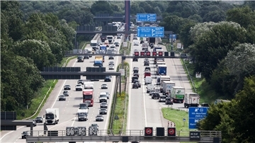 Die A1 in Hamburg ist noch bis Montagmorgen sowohl in Richtung Lübeck/Berlin als auch Bremen/Hannover voll gesperrt. (Archivbild)