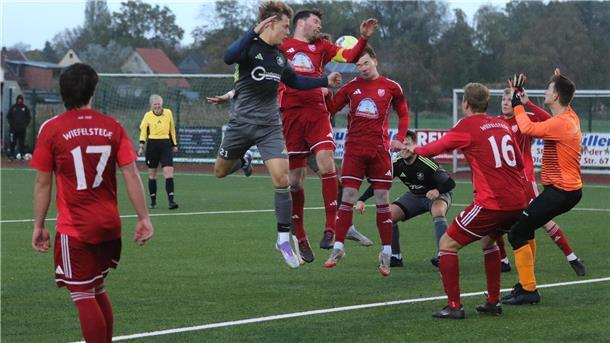 TSV Abbehausen nach Heimpleite gegen den Vorletzten am Tiefpunkt angekommen Fußballspiel des TSV Abbehausen gegen den SV Eintracht Wiefelstede