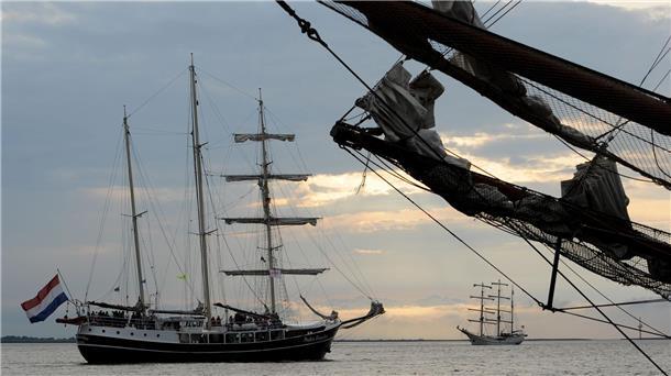 Sail 2025: So wird das Wetter am Festwochenende mit Feuerwerk und Party Windjammer in der Abendsonne