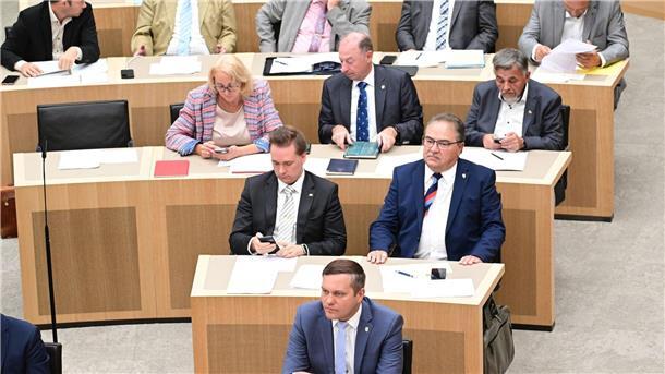Die Abgeordneten der Fraktion der AfD sitzen im Landtag von Baden-Württemberg - und bekommen immer mehr Zuspruch.