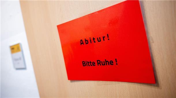 Nach Technikpanne: Abitur in NRW störungsfrei gestartet Die Abiturprüfungen in Nordrhein-Westfalen haben begonnen.