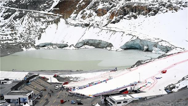 Gletscher-Messungen in Österreich zeigen Rekord-Schmelze Die Abrisskante des Gletschers und der Zielbereich der Alpinen Ski-Weltcupstrecke am Rettenbachferner.