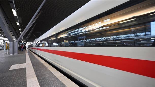 Bahn und GDL halten rasche Einigung für möglich „Die absehbare Einigung ist in jedem Fall im Sinne der Fahrgäste, die für weitere Streikmaßnahmen immer weniger Verständnis gehabt hätten“, teilte der Fahrgastverband Pro Bahn mit.