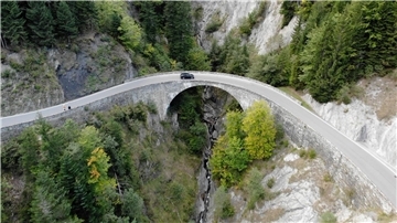 Die Absturzstelle auf der Großtobelbrücke bei Au in Vorarlberg.