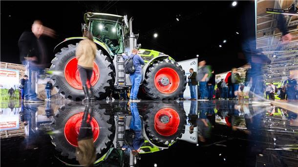 Die Agritechnica, veranstaltet von der Deutschen Landwirtschafts-Gesellschaft, ist nach eigenen Angaben die weltgrößte Leitmesse der Branche.