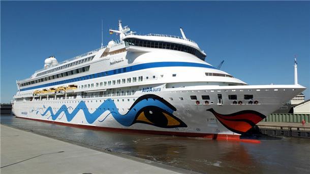 Abzocke? AIDA-Doku sorgt für Diskussionen Die „Aida Aura“ liegt in einem Hafen.