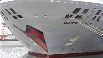 Die "AIDAaura" wird in Bremerhaven kosmetisch überarbeitet und zur "Celestyal Discovery".