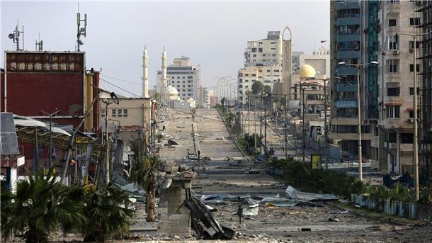 Israel: 400 „Terrorziele“ getroffen Die Al-Rashid-Hauptstraße in Gaza-Stadt nach israelischem Beschuss.