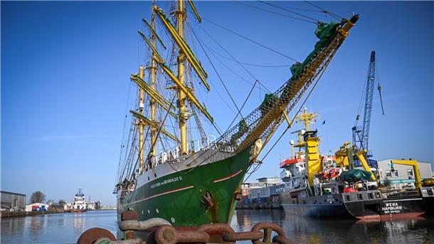 Die „Alexander von Humboldt II“ ist Donnerstagvormittag nach Bremerhaven zurückgekehrt. Die Bark hat ihren Liegeplatz im Neuen Hafen angesteuert und dort festgemacht.