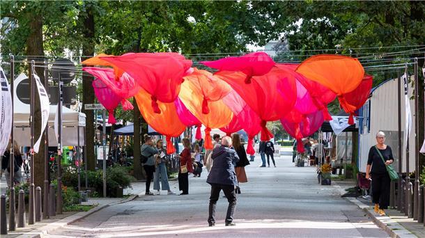Die Alte Bürger wird wieder zum Kunstraum- Artspace. "Colours For A Connected Fu...