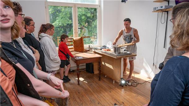Die Alte Bürger wird wieder zum Kunstraum- Artspace. In der Hausnummer 151 gibt ...