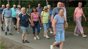 Die alte Volkslauftradition TSV aus en den 1970er und 1980er Jahren ließen einige Mitglieder zum 100jährigen Jubiläum mit einer Wanderung rund um Uthlede wieder aufleben.