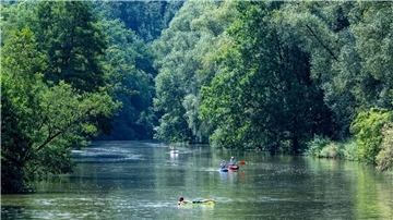 Die Altmühl im Landkreis Eichstätt ist nicht immer so idyllisch. Am Wochenende ist in dem Fluss ein Junge gestorben.