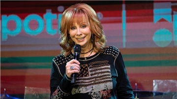 Die amerikanische Nationalhymne vor dem Super Bowl wurde schon von Musikgrößen wie Beyoncé, Whitney Houston und Neil Diamond gesungen. Nun darf sich Reba McEntire in die Liste der Künstler einreihen.