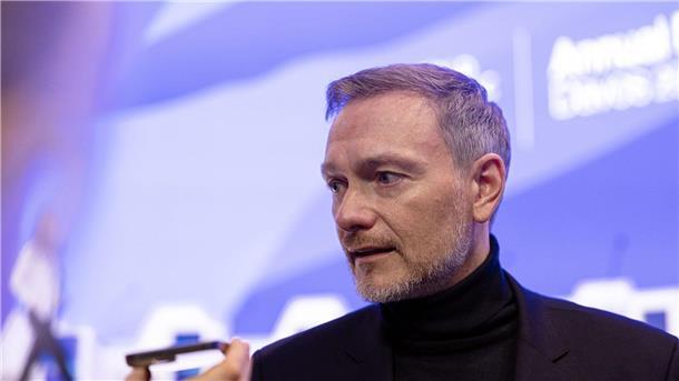 Die Ampel hat die Sparpläne bei der Landwirtschaft bereits abgeschwächt. Die Steuervergünstigungen beim Agrardiesel sollen demnach nicht auf einen Schlag enden. Das weiter aufzuschieben, lehnt FDP-Chef Christian Lindner ab.