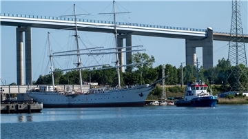 Die Ankunft der „Gorch Fock I“ in Stralsund. Bis Jahresende wird das 90 Jahre alte Schiff dort überarbeitet. Nach Wunsch des Fördervereins soll es auch danach noch weitergehen.