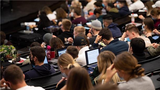 Energiepreispauschale an zwei Millionen Studenten ausgezahlt Die Antragsstellung für die Energiepauschale ist für rund 3,5 Millionen Studierende und Fachschüler möglich.