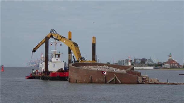 Arbeiten am Nordmolenkopf gehen weiter An der Nordmole in Bremerhaven wird gearbeitet.