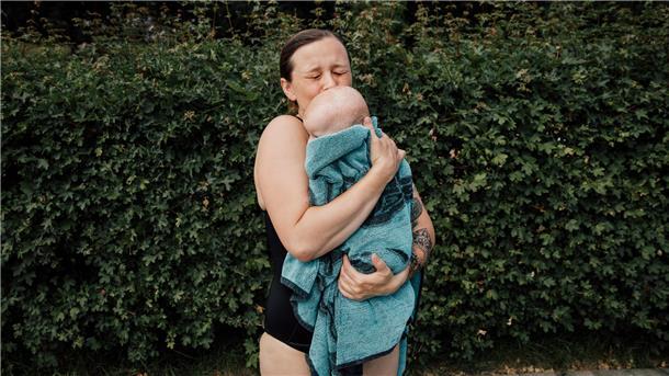 Die Arbeiten der 24 Fotografinnen zeigen, wie gerade Frauen von der weltweiten Krise betroffen sind. 
