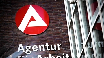 Die Arbeitsagentur zählt etwas weniger Arbeitslose als vor einem Monat. (Archivfoto)