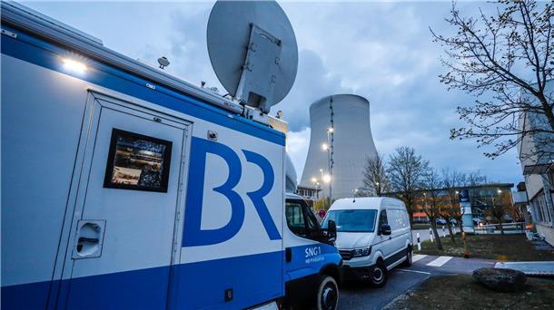 Ingo Zamperoni moderiert „Tagesthemen“ aus AKW Die ARD-Tagesthemen senden von der Besucherterrasse des AKW Isar 2.