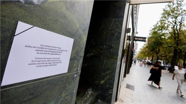 Die Armani-Filiale auf der Düsseldorfer Königsallee blieb am Nachmittag geschlossen.