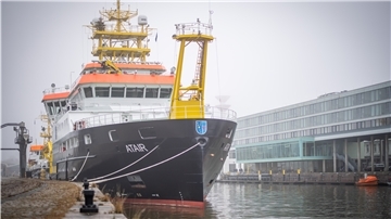 Die „Atair“ vom Bundesamt für Seeschifffahrt und Hydrographie (BSH) liegt im Fischereihafen.