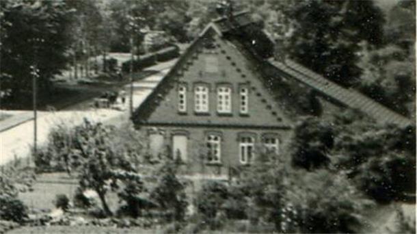 Die Aufnahme von 1938 zeigt das Haus an der Osterstadt Straße 21 in Sandstedt. 
