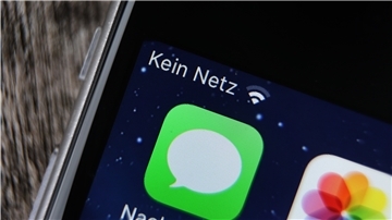Die Aufschrift „Kein Netz“ ist auf dem Bildschirm eines Mobiltelefons zu sehen.