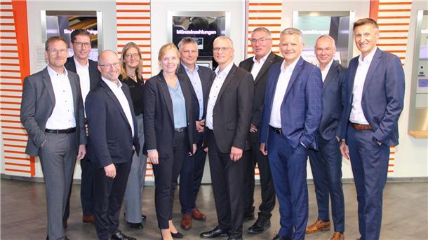 Klage bleibt aus: Volksbank-Fusion nimmt finale Hürde Die Aufsichtsräte und Vorstände der Raiffeisen-Volksbank Varel-Nordenham, der Raiffeisenbank Butjadingen-Abbehausen und der Volksbank Jever hatten bereits im Herbst vergangenen Jahres die Fusion beschlossen.